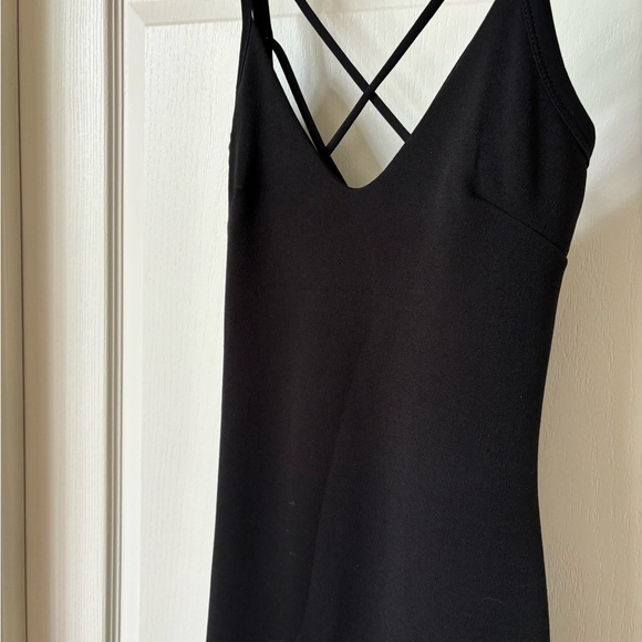 The perfect little black dress, lightweight, size medium, with stretch, to hug. - Picture 3 of 9